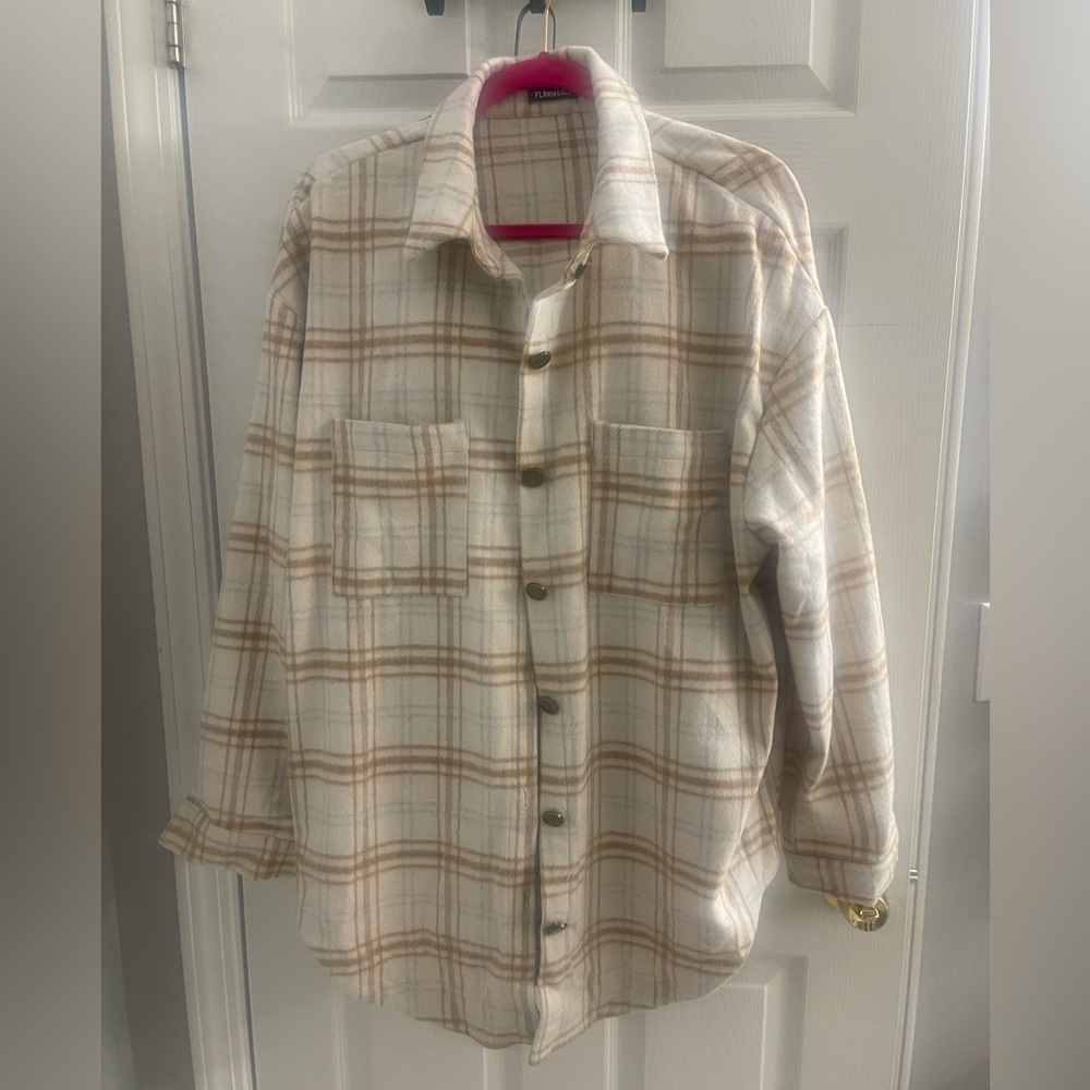 Ute women’s plaid flannel shirt.